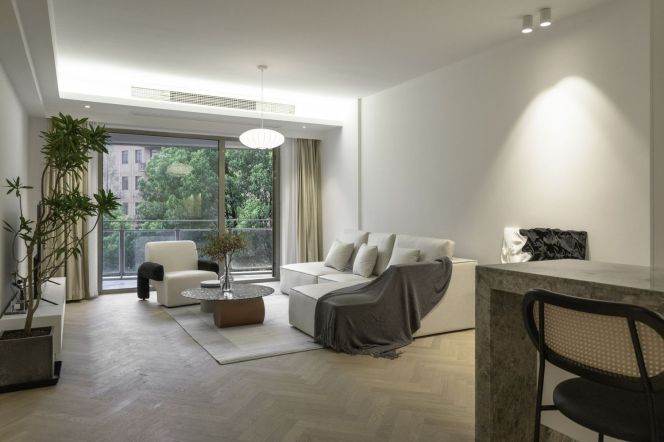 West Nanjing Rd metro/3br2bt/central AC/floor heat/oven/outdoor balcony