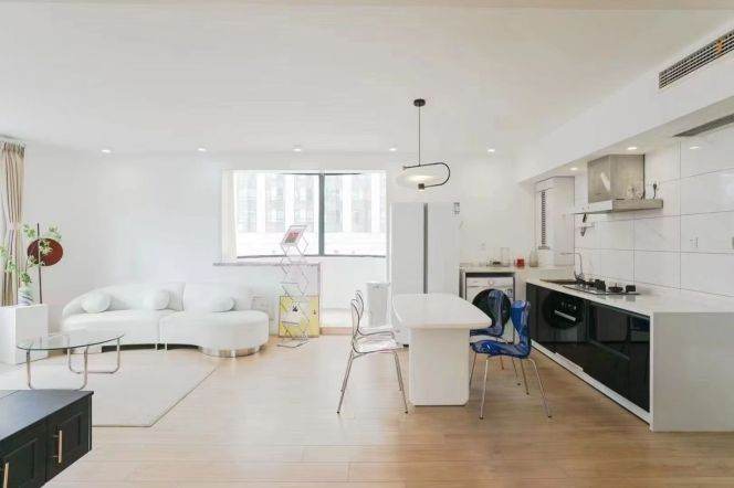 Good lighting 2+1brs&2baths near West Nanjing Road