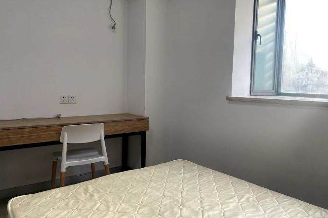 1Studio near line 10 and Tong’ji University can long and short term lease
