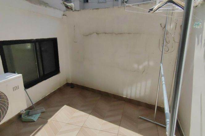 Stylish 1 br with yard in XuHui, 4 mins walking to L 3/4/9 YiShan Rd St.