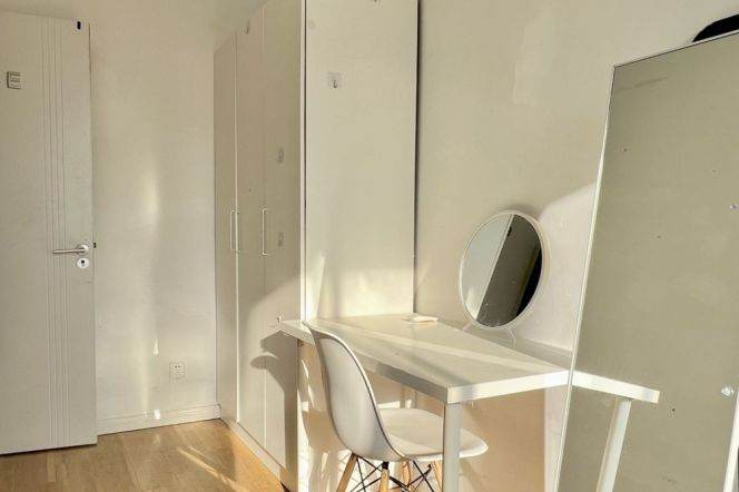 Bright room near Jiangsu rd, with balcony, close to SJTU, long/short term