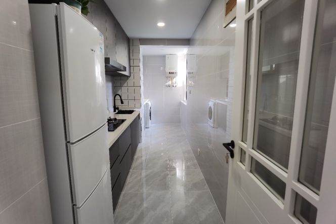 Modern 2brs with floor heating and balcony belong to Lujiazui