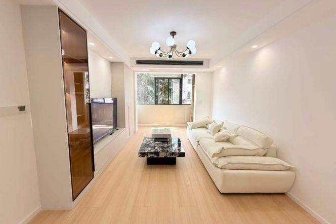 Spacious 1Br/2Lr/1Bt Close to L2/3/4 Zhongshan Park&Suzhou Creek River 