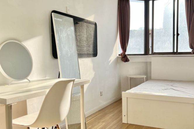 Bright room near Jiangsu rd, with balcony, close to SJTU, long/short term