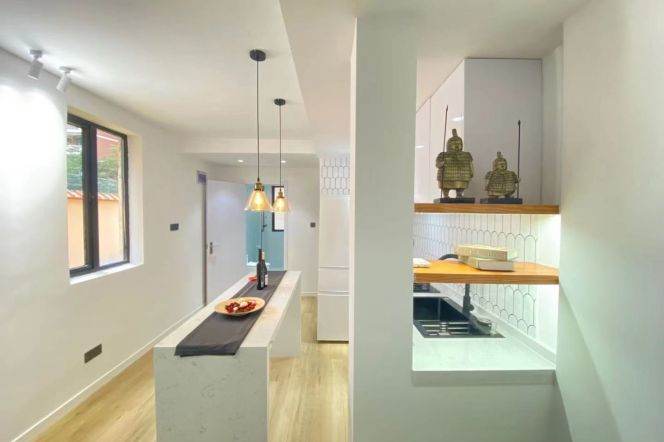 1br, garden , next to malls, park&  subwayZhongshan Park,7.8k