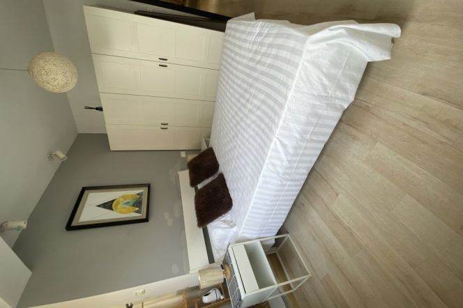 Spacious 2Br/2Lr/1Bt Close to L2/11 Jiangsu Rd Station 