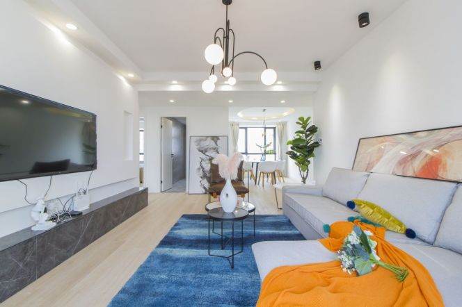 West Nanjing Rd metro/3br2bt/central AC/floor heat/oven/outdoor balcony/dishwasher