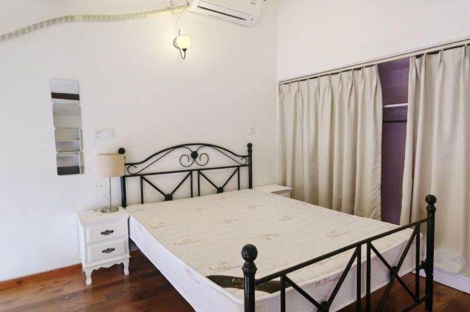 Cozy loft 1 br on Yan‘an Rd(M) in Jing'an , easy to L2/12/13 West NanJing Rd St