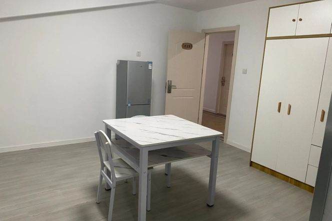 1Studio near line 3/4 W.Yan'an Rd and Dong'hua Uni can long and short term lease