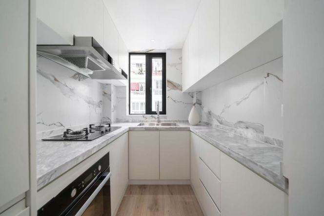 Modern 1br/2living & balcony/heating/oven @W Nanjing Rd