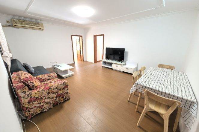 Elevator 2Brs/2Lrs/1Bt apt nr Changping rd,M7