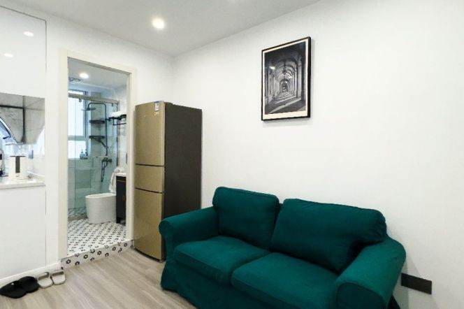 Spacious 1Br  w. Balcony @Jiashan Rd Station