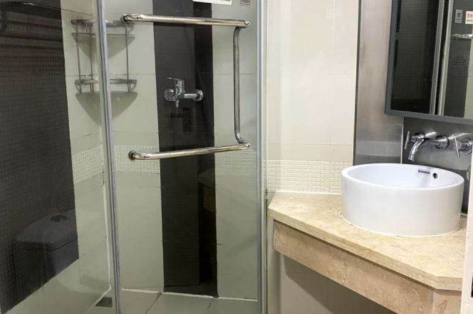 1Studio near line 10 and Tong’ji University can long and short term lease