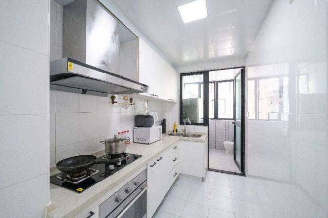 Modern 2brs with balcony and floor heating in Xujiahui,