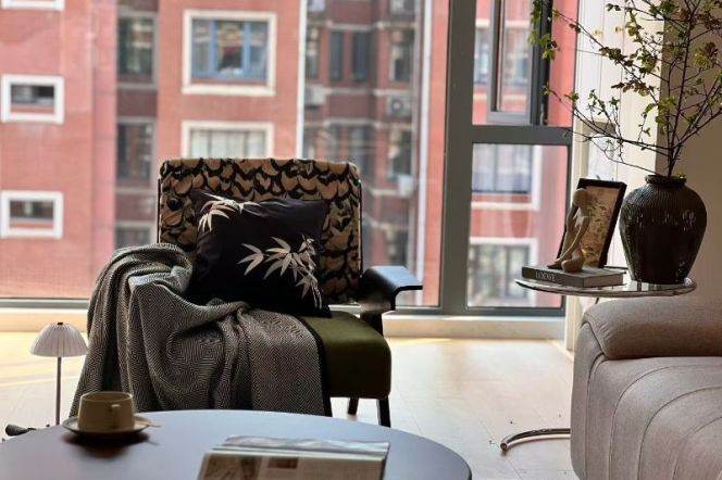 2br, big windows, nice compoud, several subways, malls,17.5k