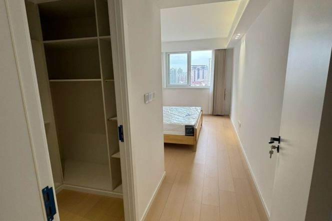 Elevator Bright 2Br/2Lr/1Bt Close to L2/11 Jiangsu Rd Metro Station 