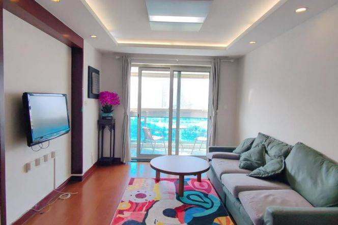 Bright 2 br with balcony in XuHui ,4 mins walking to L 1/4 Shanghai indoor stadium St.