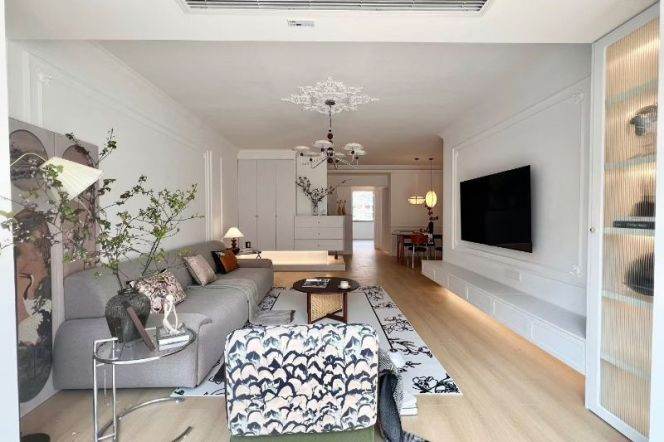 2br, big windows, nice compoud, several subways, malls,17.5k