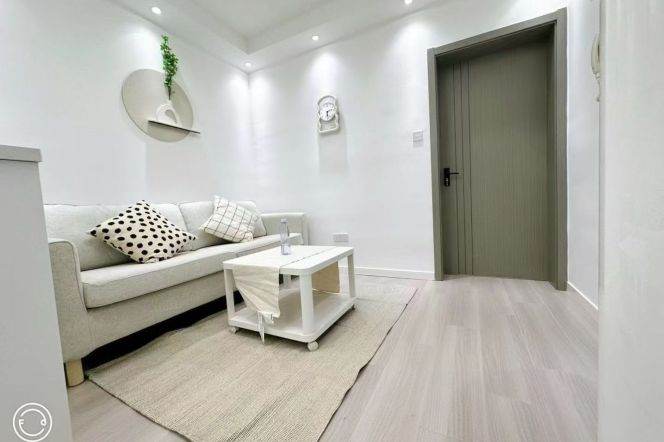 Spacious 1Br/2Lr/1Bt Close to L2/11 Weining Rd Station 