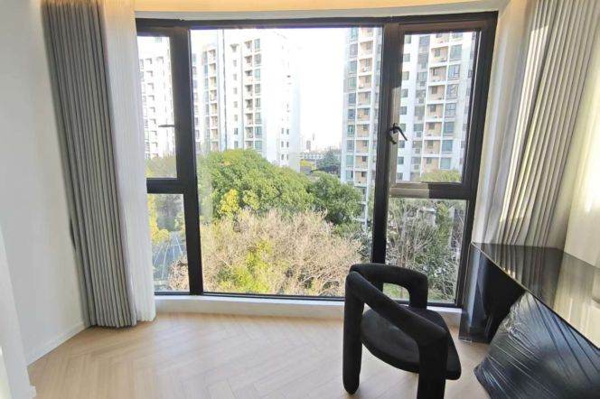 Deluxe Spacious Large 3Brs+Balcony