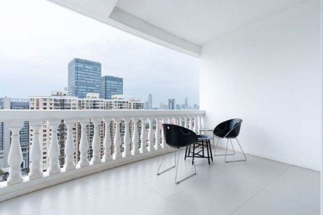 High-ending 3Br Apt w. Balcony &Heating