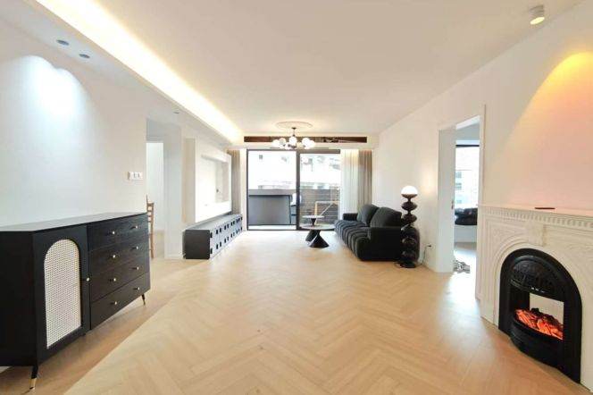 Deluxe Spacious Large 3Brs+Balcony