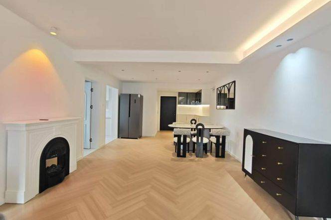 Deluxe Spacious Large 3Brs+Balcony