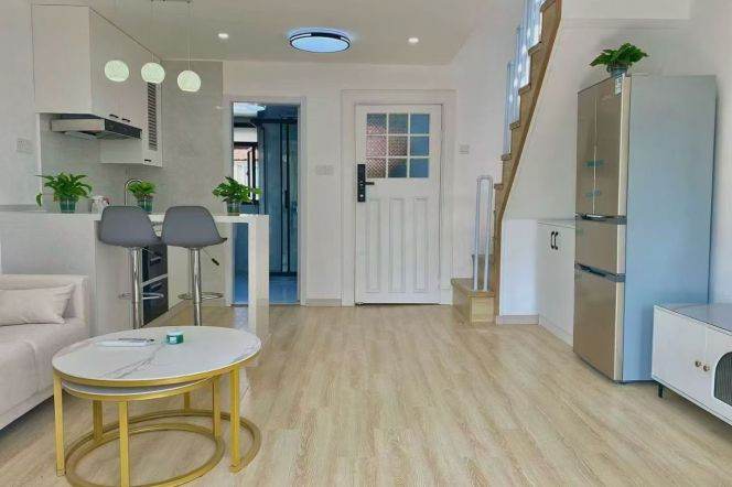 Lovely duplex 1 BR 2 BA near Changshu rd line 1/7