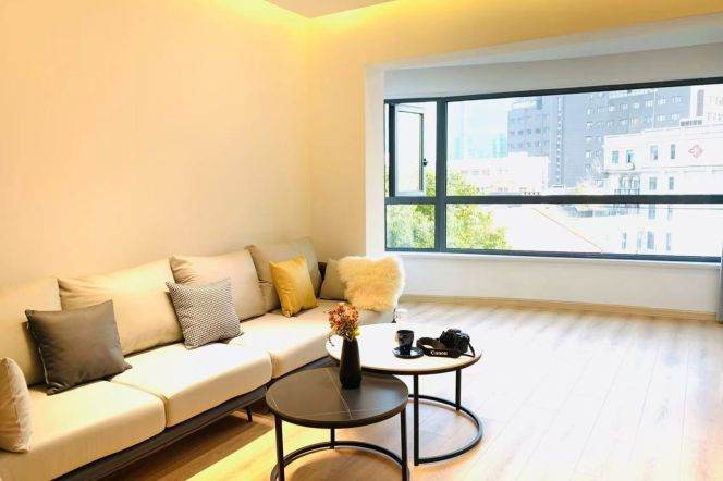 Changping Rd metro/2br2bt/central AC/floor heat/dishwasher/oven/free club/tennis court/pool