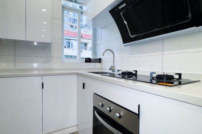 Spacious 1Br  w. Balcony @Jiashan Rd Station