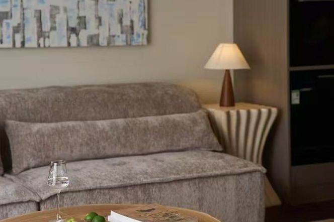 Exceptional 2BR 2BA Old House w/Quality Finishes in Yi Garden/W.Jianguo Rd