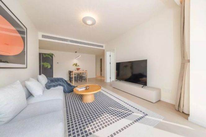 Well decorated 3Br w. Floor heating W. Nanjing Rd Station