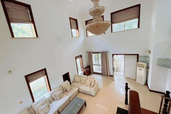 Spacious Villa House(305 sqm) in PuDong ,next Vanke school. KangQiao 