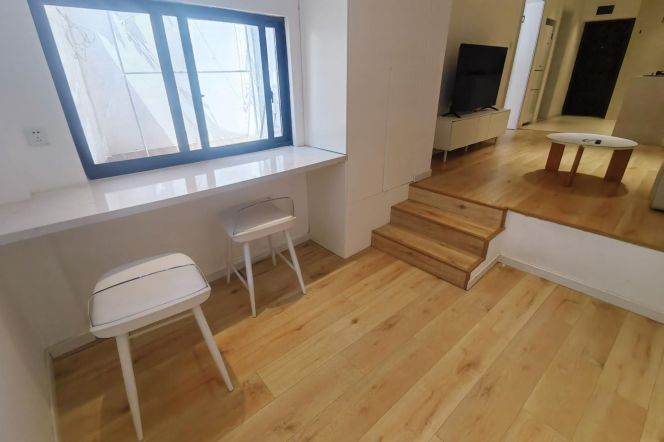 Stylish 1 br with yard in XuHui, 4 mins walking to L 3/4/9 YiShan Rd St.