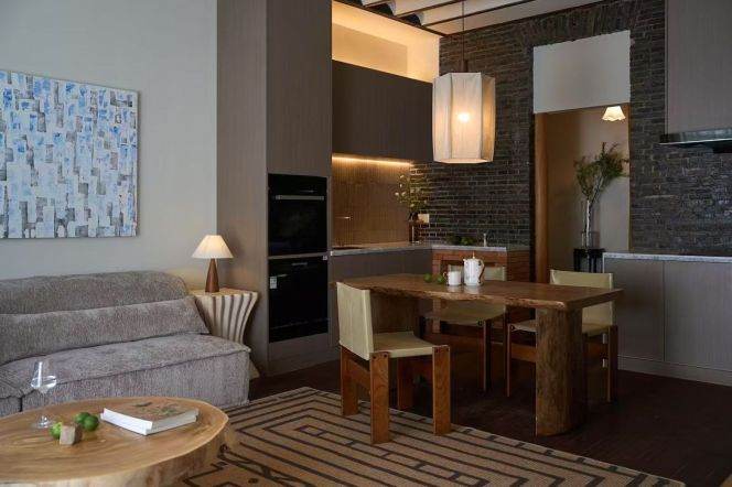 Exceptional 2BR 2BA Old House w/Quality Finishes in Yi Garden/W.Jianguo Rd