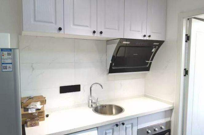 Furnished 1Br south-facing S. Shaanxi Rd Station