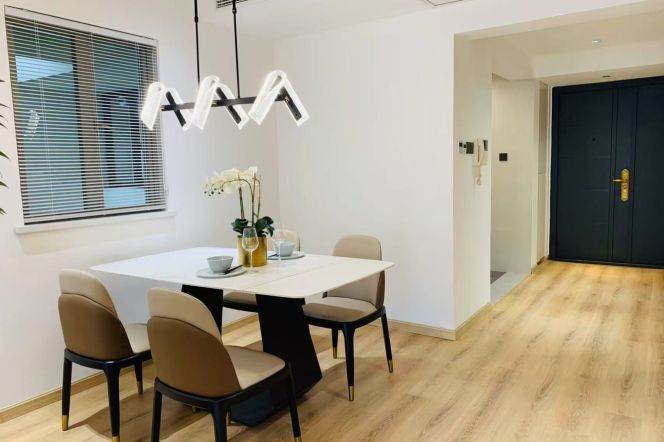 Changping Rd metro/2br2bt/central AC/floor heat/dishwasher/oven/free club/tennis court/pool