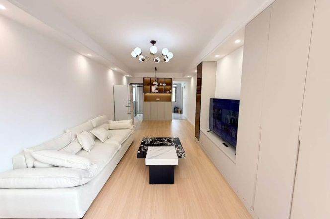 Spacious 1Br/2Lr/1Bt Close to L2/3/4 Zhongshan Park&Suzhou Creek River 