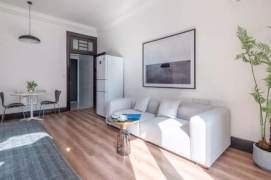 Cozy 1Br w. balcony Central AC W. Nanjing Rd Station