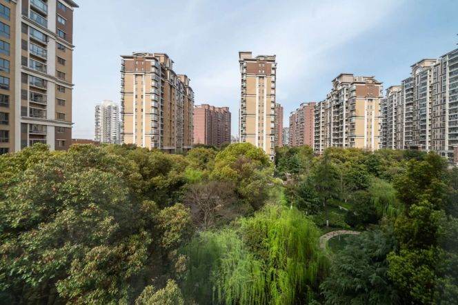 Modern 3brs with balcony and floor heating in  Gubei Phase II 