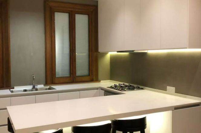 Tastefully renovated 1br Apt w/flr heating ,w: