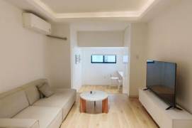 Stylish 1 br with yard in XuHui, 4 mins walking to L 3/4/9 YiShan Rd St.