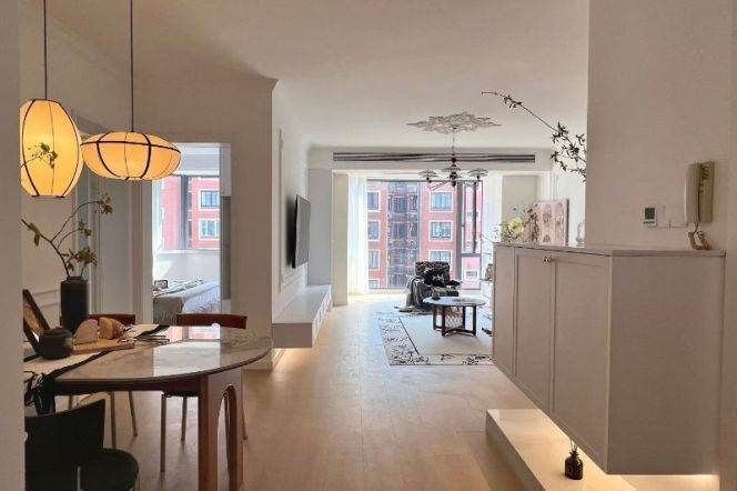 2br, big windows, nice compoud, several subways, malls,17.5k