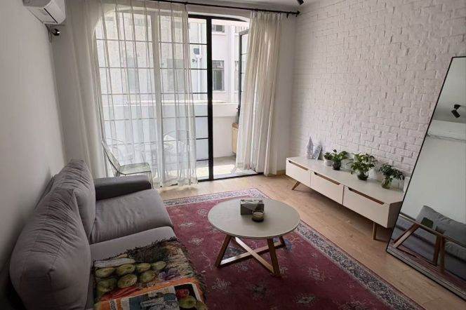 Cozy 2+1brs with balcony near Xintiandi/IAPM