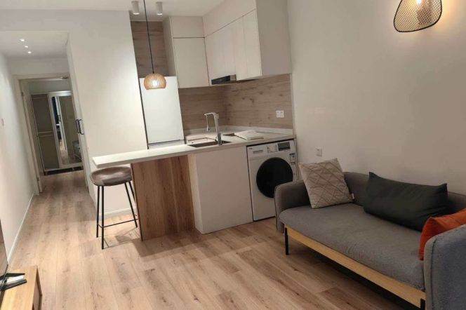 Nice terrace one bedroom Apt  2mins to Jing'an Temple