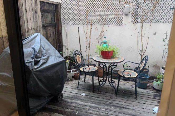 Nice terrace one bedroom Apt  2mins to Jing'an Temple