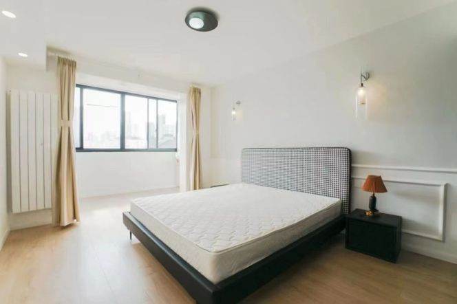 Good lighting 2+1brs&2baths near West Nanjing Road