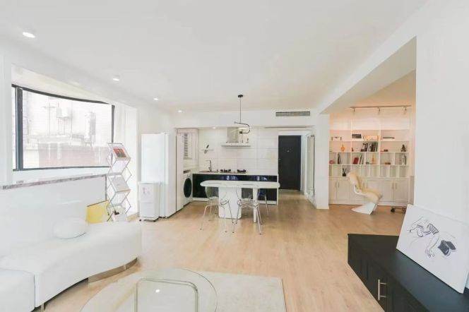 Good lighting 2+1brs&2baths near West Nanjing Road