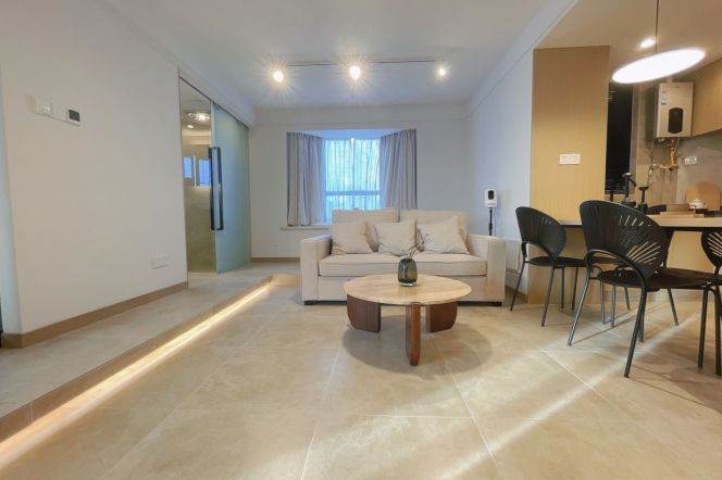 1br，floor heating，next to subway&Mall, bright, good compound.11k