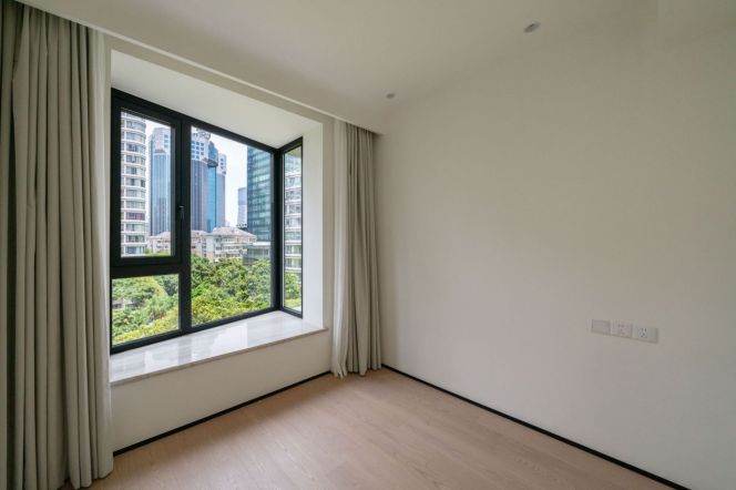 West Nanjing Rd metro/3br2bt/central AC/floor heat/outdoor balcony/oven